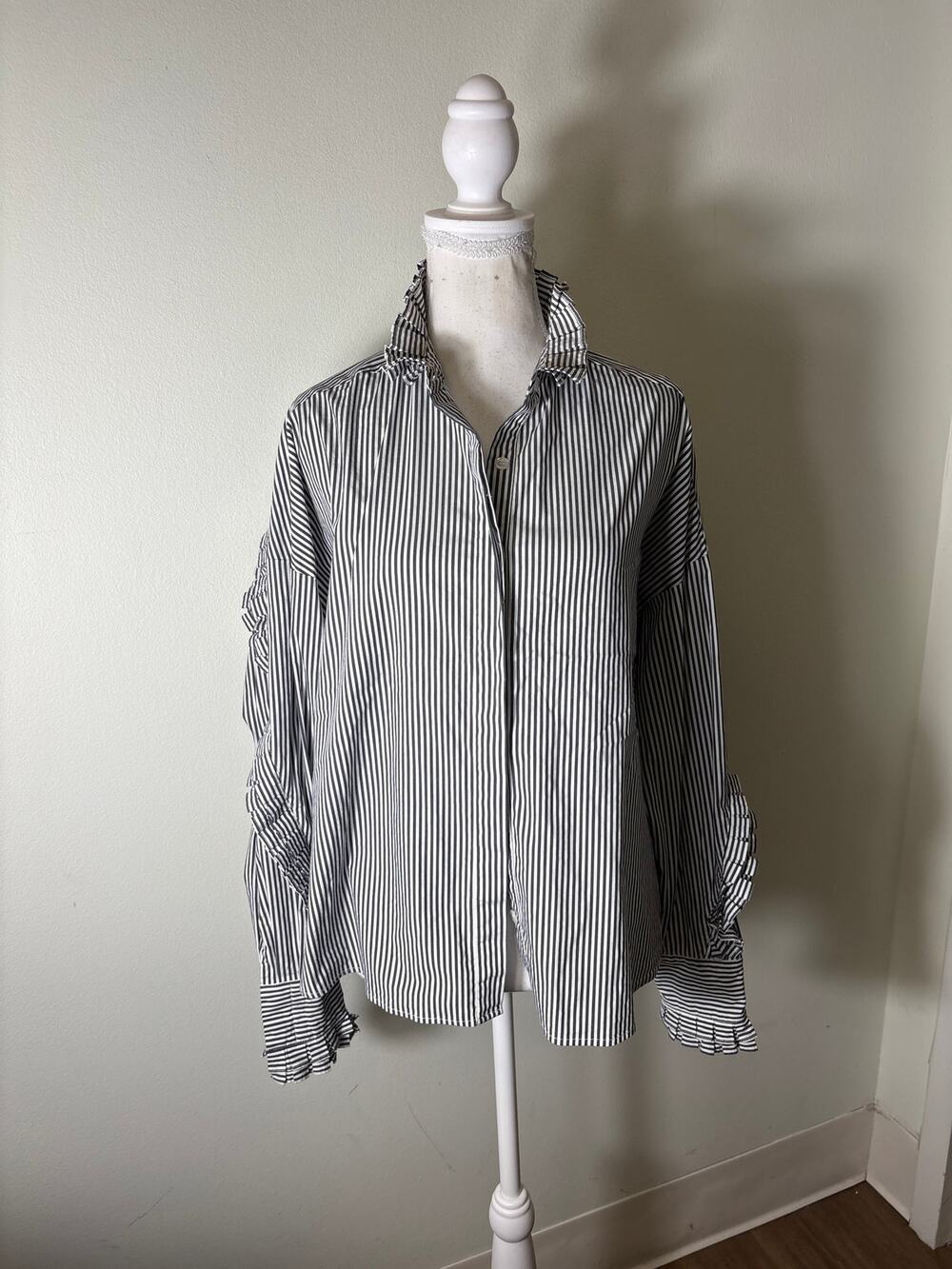 TG / The Garment Black and White Stripe Poplin Button Up Sz 8